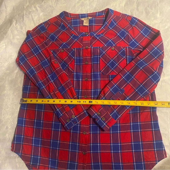 Woman’s Duluth Trading Flannel in Size Large. - Picture 7 of 9